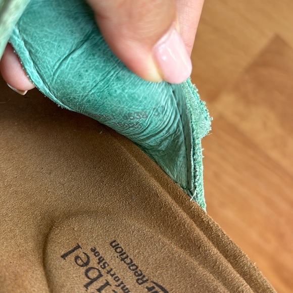 Size 7 Josef Seibel turquoise color sandal - Picture 7 of 7